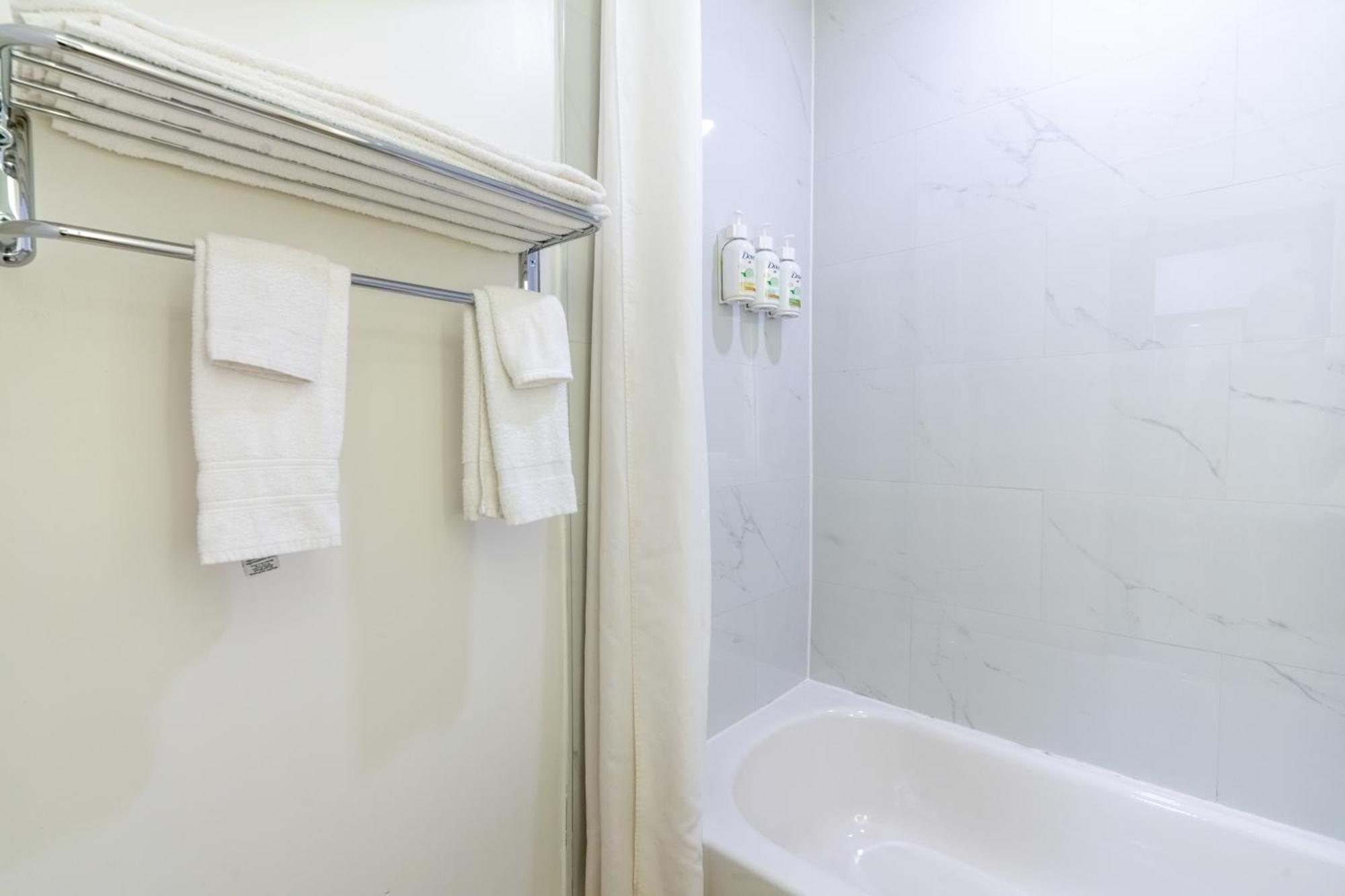 Motel Ramada By Wyndham Kingston Exteriér fotografie