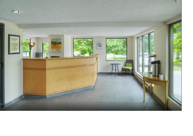 Motel Ramada By Wyndham Kingston Exteriér fotografie